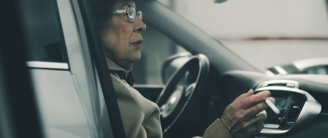 Roken in de auto. Zo gevaarlijk is het echt 